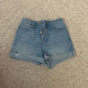 Women’s Hollister size 1 jean shorts.